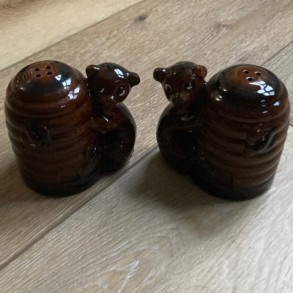 Vintage Japan Brown Honey Bear Hugging  Bee Hive Salt & Pepper Shakers